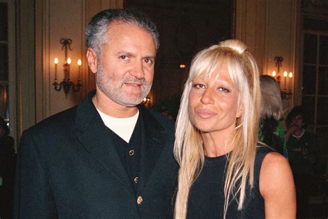 donatella versace e gianni versace|gianni versace sister pics.